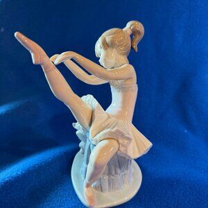 Lladro Tuesday's CHild-Girl